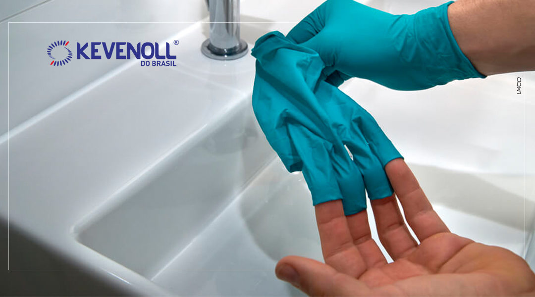 Safe removal of contaminated gloves